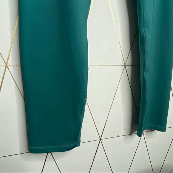 Fabletics Large High-Waisted Ultra Cool Shine Panel Leggings Serenity/Soft Pine - Picture 4 of 8